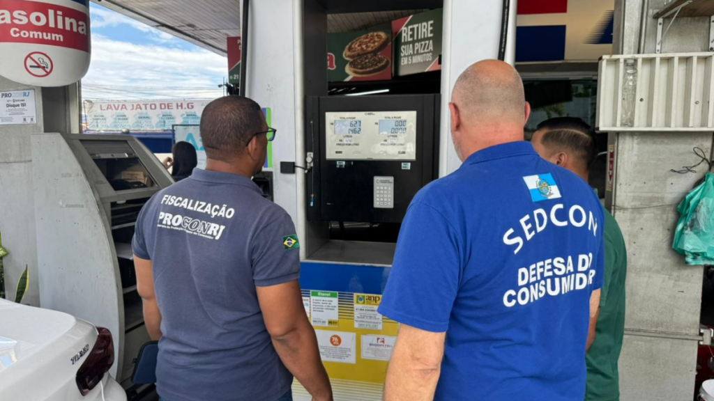 Órgãos de defesa do consumidor do Rio notificam distribuidoras para esclarecer aumentos no preço dos combustíveis e exigem documentos dos últimos 45 dias.