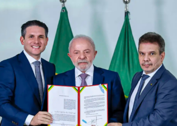 Presidente Lula sanciona lei que endurece penas contra facções criminosas, com até 40 anos de prisão e novas regras de repressão ao crime organizado.