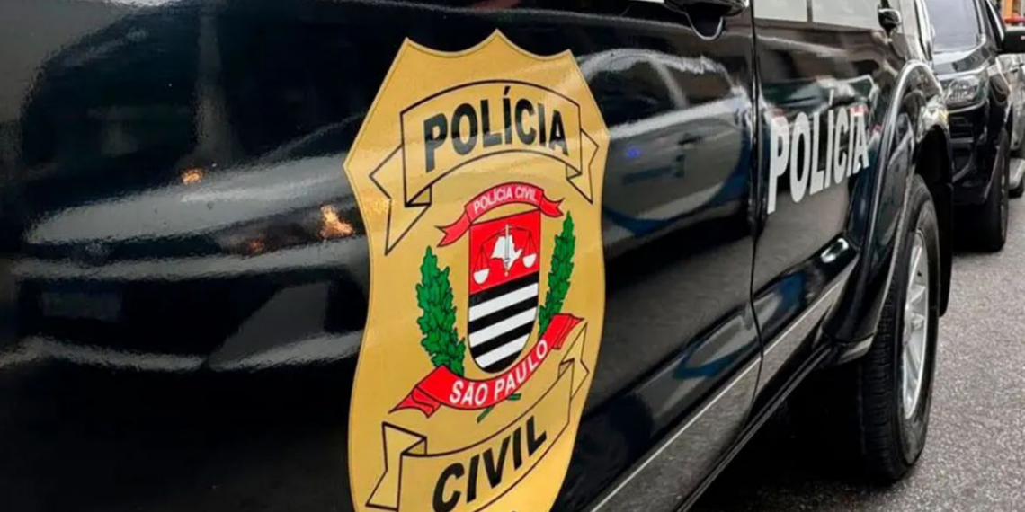 MC Urubuzinho, conhecido funkeiro, foi preso neste domingo em São Paulo por disparos em baile de Carnaval no Morro São Bento, em Santos. Polícia investiga outros envolvidos e vínculos com facções.