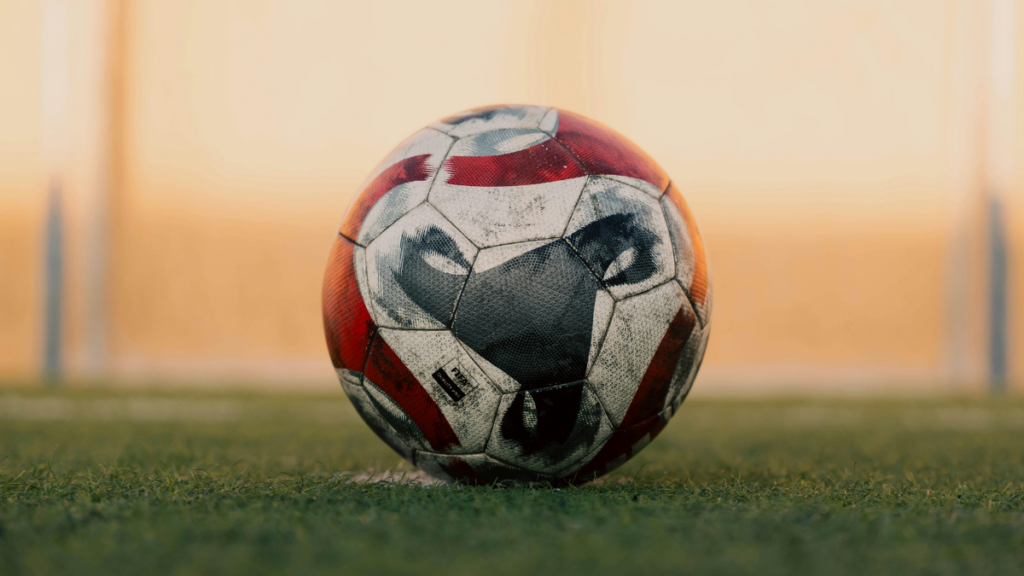 Brasil treina com elenco completo e ajustes táticos sob comando de Carlo Ancelotti antes do amistoso contra a Croácia. Partida será em Orlando nesta terça-feira.