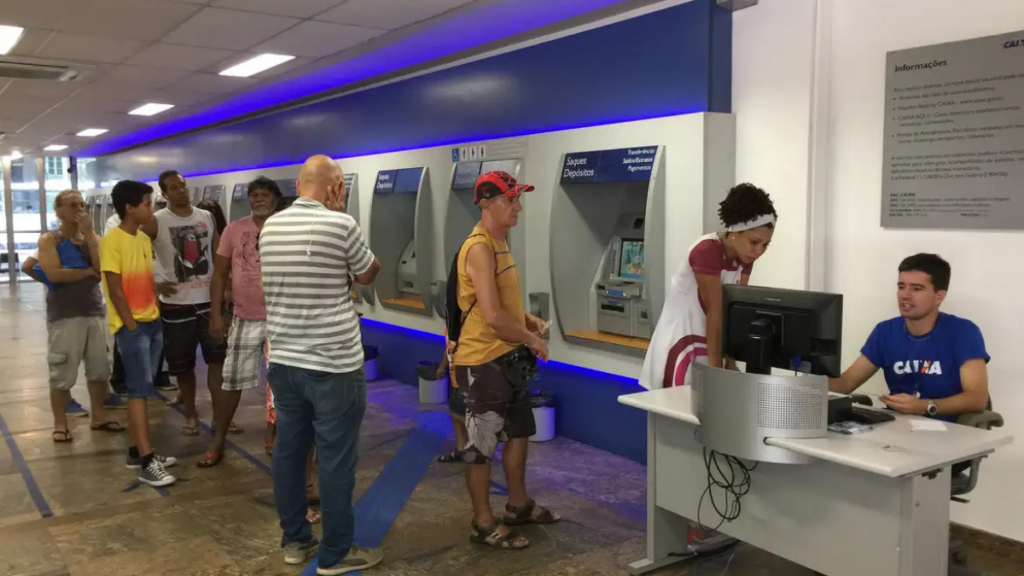Na Sexta-feira Santa (3), agências bancárias não terão atendimento presencial e TED não será processada, mas PIX, internet banking e caixas eletrônicos funcionam normalmente.
