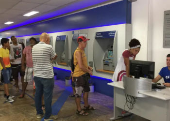 Na Sexta-feira Santa (3), agências bancárias não terão atendimento presencial e TED não será processada, mas PIX, internet banking e caixas eletrônicos funcionam normalmente.