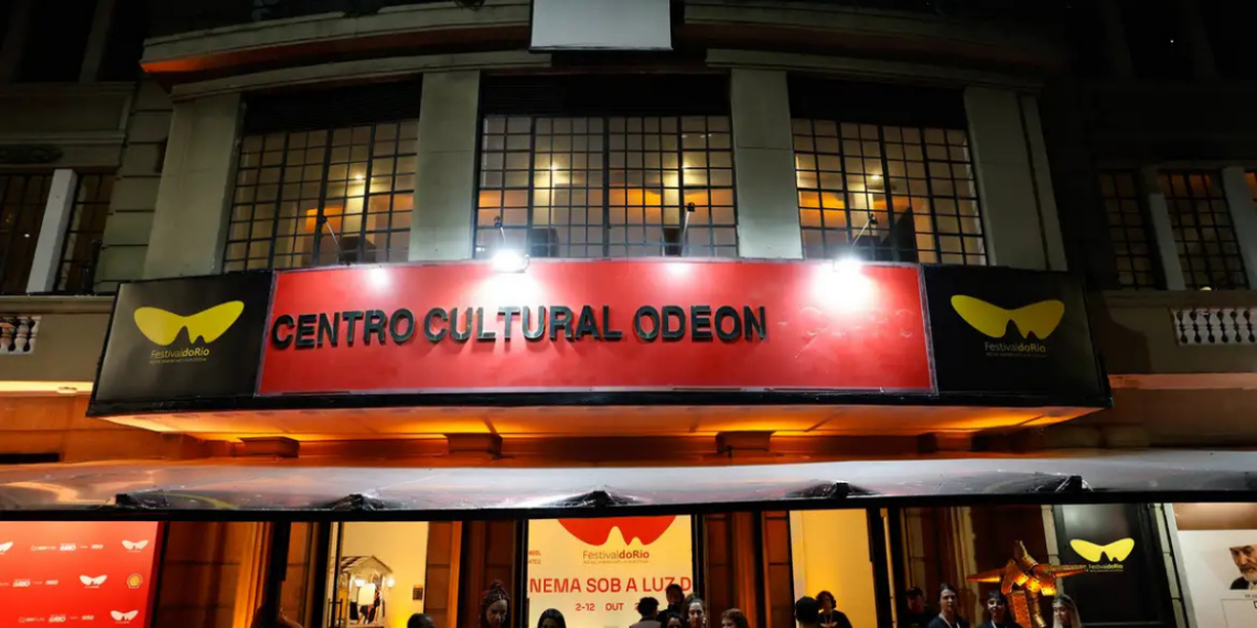 O Cine Odeon completa 100 anos no Rio de Janeiro destacando sua importância histórica, cultural e o apoio contínuo ao cinema nacional.