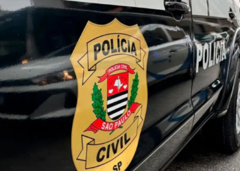 Polícia Civil de São Paulo cumpre mandados contra quadrilha especializada em furtos de medicamentos de alto custo, resultando na prisão de três suspeitos.