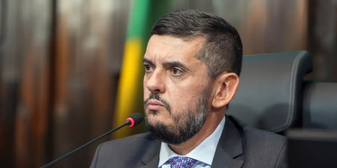 A Procuradoria-Geral da República apresentou denúncia ao STF contra Rodrigo Bacellar, Thiego Santos, desembargador Macário Ramos e outros, acusados de vazamento de investigação ao Comando Vermelho.