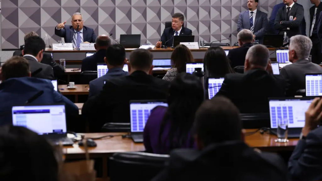 O ministro André Mendonça, do STF, decide que CPMI do INSS não terá mais acesso a sigilos de Daniel Vorcaro e determina devolução do material à Polícia Federal.