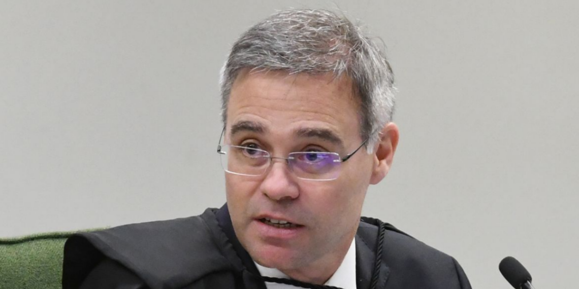 O ministro André Mendonça, do STF, determinou que a CPMI do INSS não poderá acessar novos dados do ex-banqueiro Daniel Vorcaro; todo o material será devolvido à Polícia Federal.