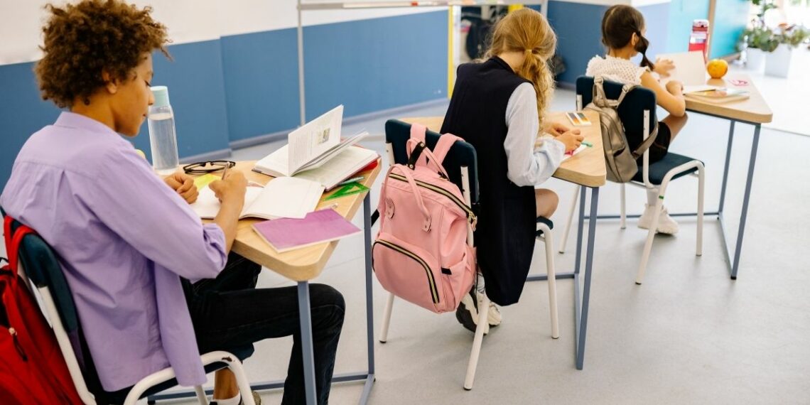Educação de Rio das Ostras inicia ciclo de avaliações de português e matemática.