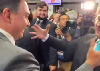 Encontro entre Flávio Bolsonaro e Milei repercute após agradecimento por asilo político