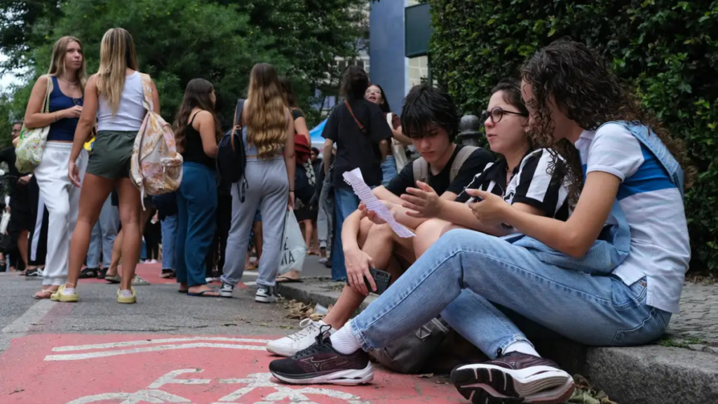 O IMPA disponibiliza videoaulas gratuitas de português no portal da OBMEP, com foco em leitura, escrita e interpretação de texto para estudantes do ensino médio.
