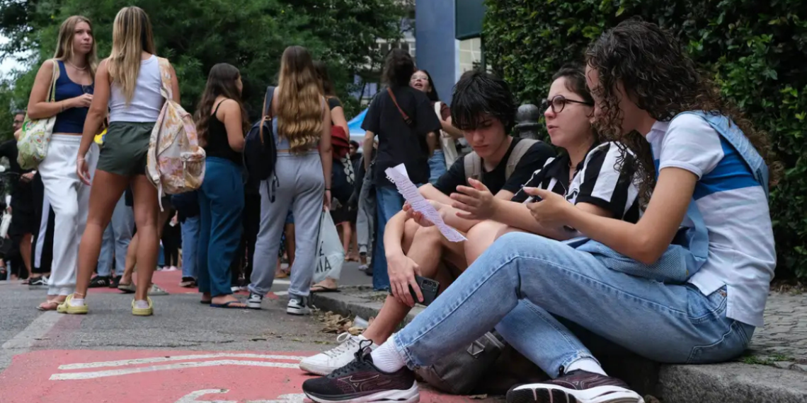 O IMPA disponibiliza videoaulas gratuitas de português no portal da OBMEP, com foco em leitura, escrita e interpretação de texto para estudantes do ensino médio.