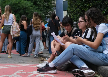 O IMPA disponibiliza videoaulas gratuitas de português no portal da OBMEP, com foco em leitura, escrita e interpretação de texto para estudantes do ensino médio.