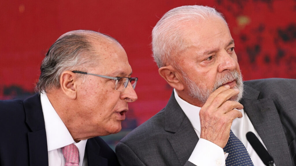 Ministros deixam cargos para disputar eleições.