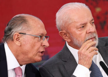 Ministros deixam cargos para disputar eleições.