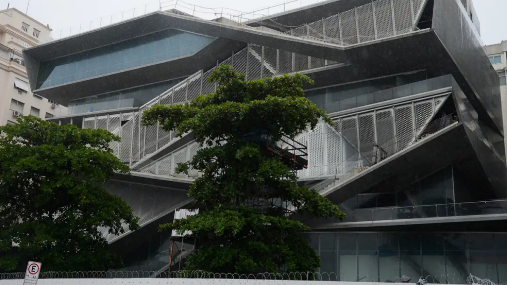 Inauguração da nova sede do Museu da Imagem e do Som em Copacabana é adiada pelo governo do Rio de Janeiro. Acervo será preservado nas unidades históricas.