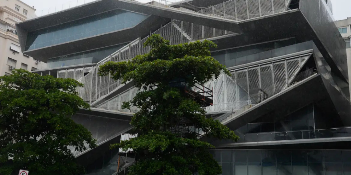 Inauguração da nova sede do Museu da Imagem e do Som em Copacabana é adiada pelo governo do Rio de Janeiro. Acervo será preservado nas unidades históricas.