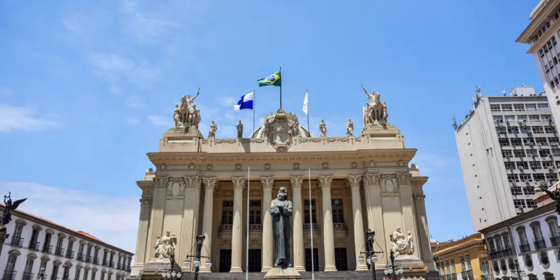 A Alerj aprovou projeto que autoriza interdição de ferros-velhos que comercializam rolos e fios de cobre de concessionárias, garantindo ação rápida das autoridades e direito à defesa dos proprietários