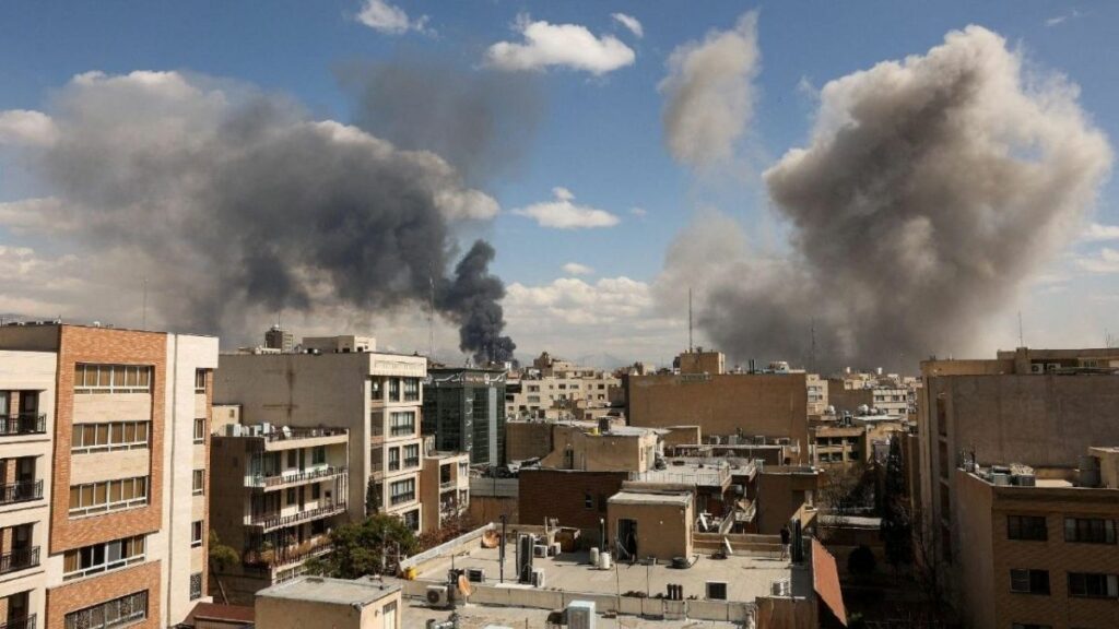 Governo iraniano indica ações contra interesses dos EUA em caso de novos ataques.