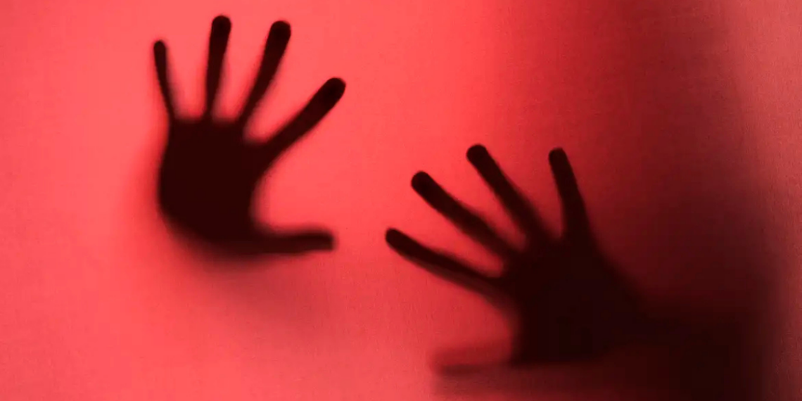 Senado aprova projeto que aumenta penas para vicaricídio, crime em que filhos ou parentes são mortos para atingir mulheres. Medida segue para sanção presidencial.