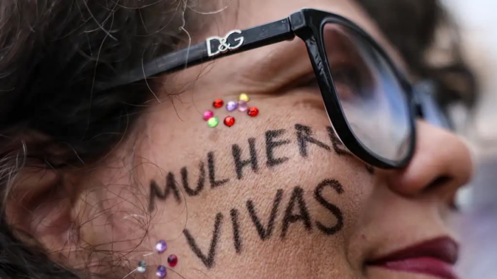 O governo federal institui a Comenda Laço Branco, que reconhecerá homens e instituições no combate à violência contra mulheres; premiação será concedida anualmente pelo Senado