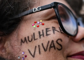 O governo federal institui a Comenda Laço Branco, que reconhecerá homens e instituições no combate à violência contra mulheres; premiação será concedida anualmente pelo Senado