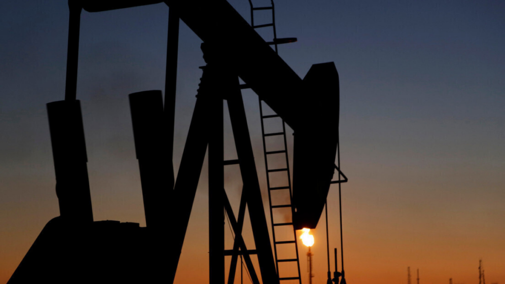 O enviado russo Kirill Dmitriev alerta que o preço do petróleo pode superar US$ 150 por barril nas próximas semanas se o conflito no Oriente Médio continuar, ampliando a crise energética global