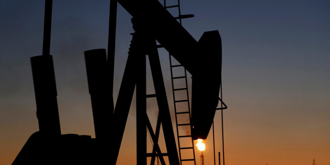 O enviado russo Kirill Dmitriev alerta que o preço do petróleo pode superar US$ 150 por barril nas próximas semanas se o conflito no Oriente Médio continuar, ampliando a crise energética global