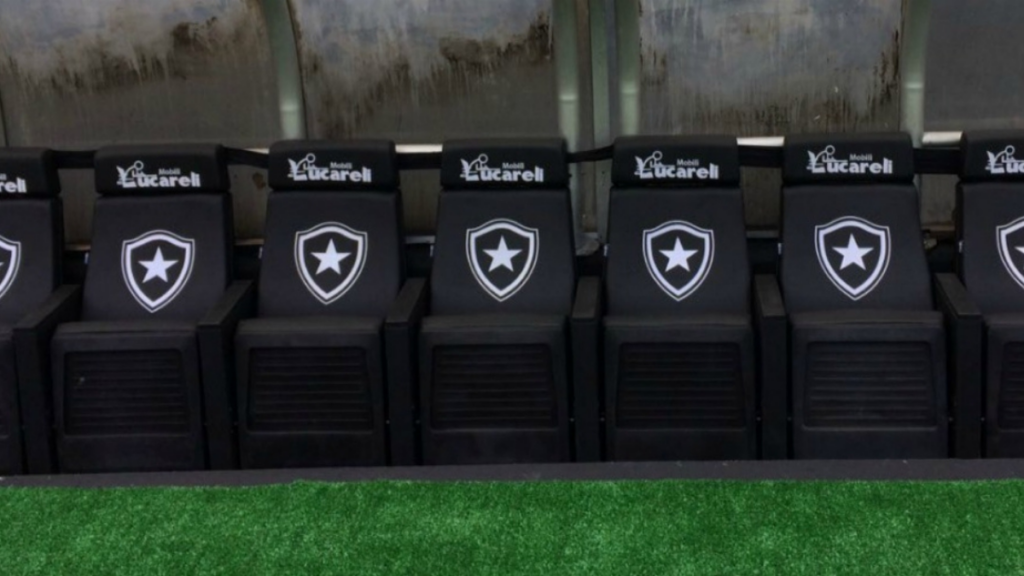 Botafogo anuncia demissão de Martín Anselmi e tenta reverter fase irregular no futebol brasileiro.