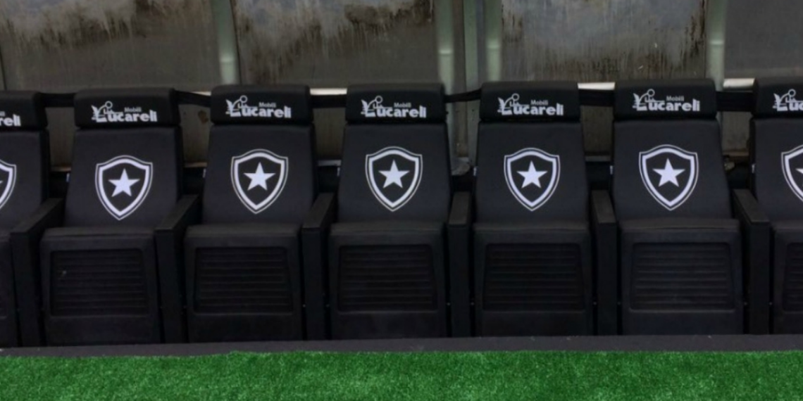 Botafogo anuncia demissão de Martín Anselmi e tenta reverter fase irregular no futebol brasileiro.
