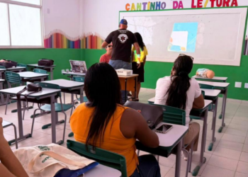Professores de Carapebus recebem treinamento em primeiros socorros para atuar em emergências escolares. Capacitação será ampliada em toda a rede municipal.