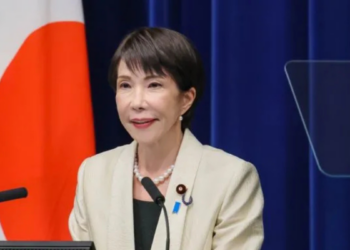 Com perfil conservador, Takaichi assume governo japonês mirando crescimento e força global.