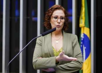 Extradição de Carla Zambelli avança após decisão na Itália