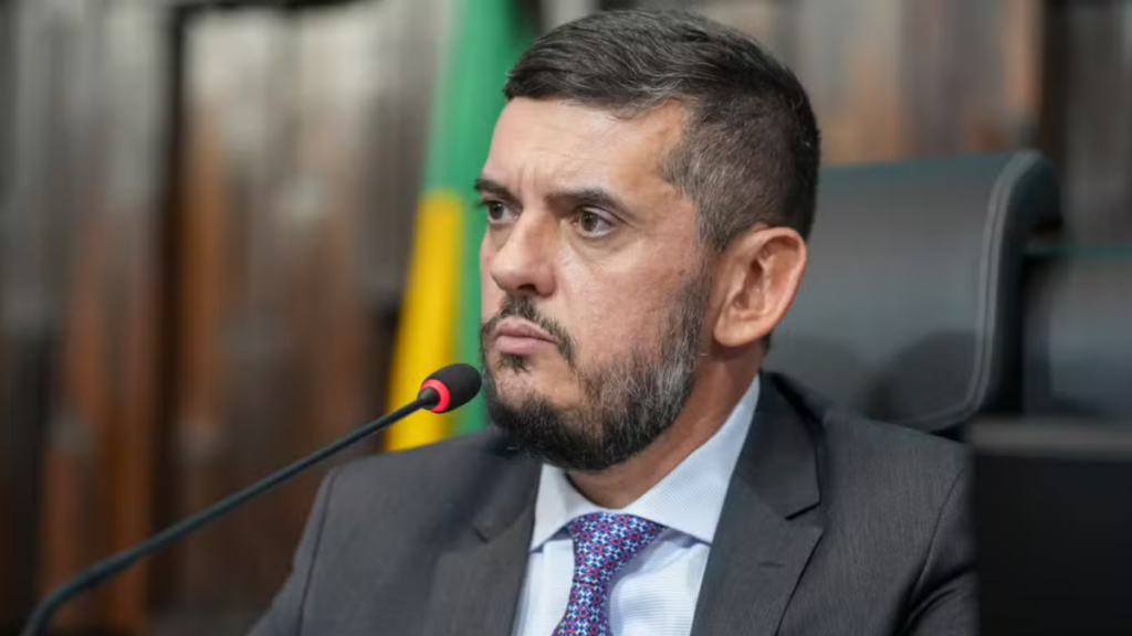 PF prende Rodrigo Bacellar após cassação pelo TSE. Investigação aponta vazamento de dados para o Comando Vermelho.