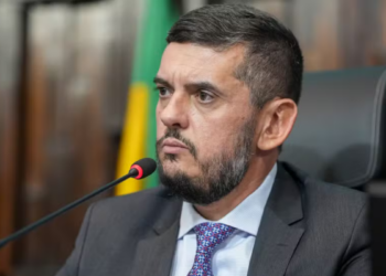 PF prende Rodrigo Bacellar após cassação pelo TSE. Investigação aponta vazamento de dados para o Comando Vermelho.