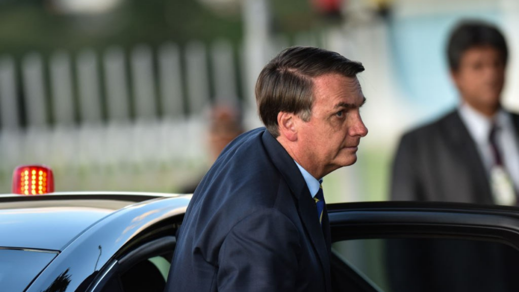 STF manda derrubar drones sobre residência de Bolsonaro