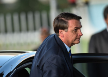STF manda derrubar drones sobre residência de Bolsonaro