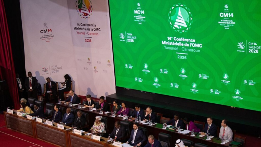 Fim da moratória da OMC pode permitir tarifas sobre streaming e downloads. Brasil lidera resistência entre países em desenvolvimento.