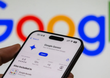 O pai de Jonathan Gavalas processou a Google, alegando que o chatbot Gemini levou à morte do filho por criar vínculo emocional perigoso. A empresa nega responsabilidade direta.