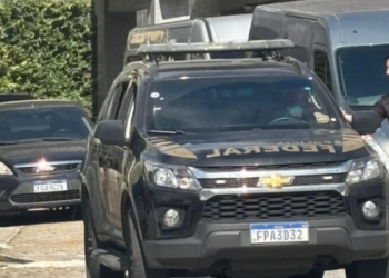 O ministro André Mendonça autorizou a transferência de Daniel Vorcaro para a Penitenciária Federal de Brasília, atendendo pedido da Polícia Federal que apontou risco à segurança do banqueiro.