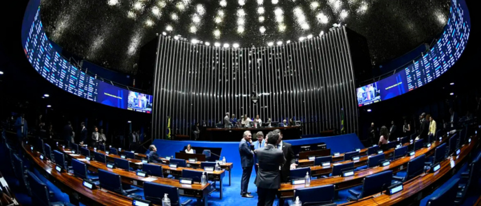 PL 896/23 avança na Câmara e propõe criminalizar misoginia, com penas mais duras para ataques contra mulheres.