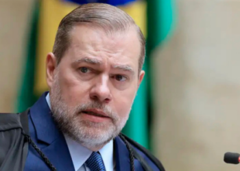 Dias Toffoli, do STF, esclarece que não teve acesso às quebras de sigilo de Daniel Vorcaro enquanto foi relator do inquérito da Operação Compliance Zero, garantindo que investigação seguiu sem prejuízos.