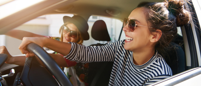Estudo da seguradora Tempcover indica que jovens da Geração Z enfrentam medo de dirigir mesmo com carteira, evitando tarefas do trânsito e limitando carreira e mobilidade.