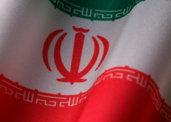 Embaixador do Brasil em Teerã afirma que escolha de Mojtaba Khamenei como líder supremo surpreendeu e pode gerar questionamentos no Irã durante o atual conflito.