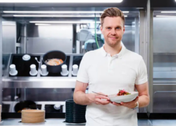 Cozinha robótica equipada com inteligência artificial vence o Robotics Award 2026 na Alemanha. Sistema automatizado prepara refeições e pode ser usado em restaurantes, hospitais e empresas.