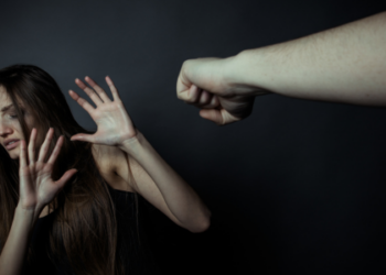 Brasil registra 947 casos de feminicídio em janeiro e mais de 99 mil processos de violência doméstica em andamento. Dados fazem parte do painel estatístico do CNJ.
