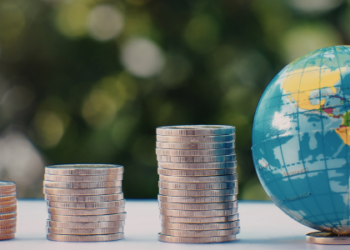O tarifaço dos Estados Unidos em 2025 teve efeito restrito na economia brasileira. Exportações avançaram 6,2%, e o PIB cresceu 2,3%, segundo dados do IBGE.