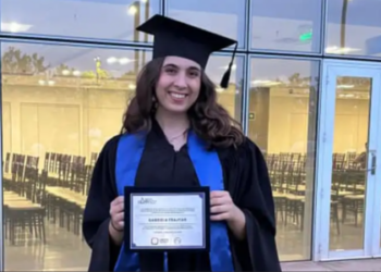 Gabriela Frajtag, jovem pesquisadora brasileira, recebe menção honrosa em concurso internacional de biologia quântica pelo Foundational Questions Institute. Premiação inclui US$ 3 mil e reconhecimento mundial.