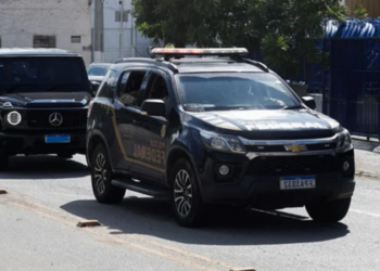 A Polícia Federal realizou uma nova fase da Operação Cúmplice Zero que investiga fraudes financeiras e lavagem de dinheiro. O banqueiro Daniel Vorcaro está entre os alvos da ação.