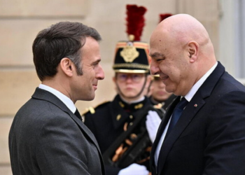 O presidente francês Emmanuel Macron pediu ao premiê israelense Benjamin Netanyahu que evite ampliar o conflito no Líbano em meio à escalada de tensões no Oriente Médio.