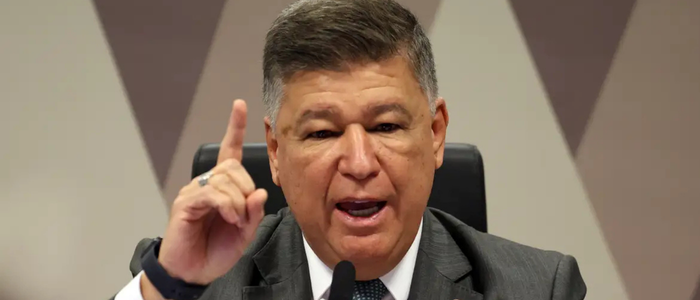 Senador Carlos Viana se encontrou com ministro André Mendonça para discutir liberação de depoimentos na CPMI do INSS, incluindo o banqueiro Daniel Vorcaro, alvo de investigação por empréstimos irregulares.
